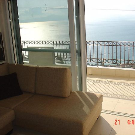 Verga First Floor Apartment ภายนอก รูปภาพ