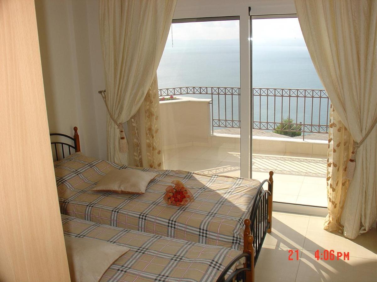Verga First Floor Apartment ภายนอก รูปภาพ