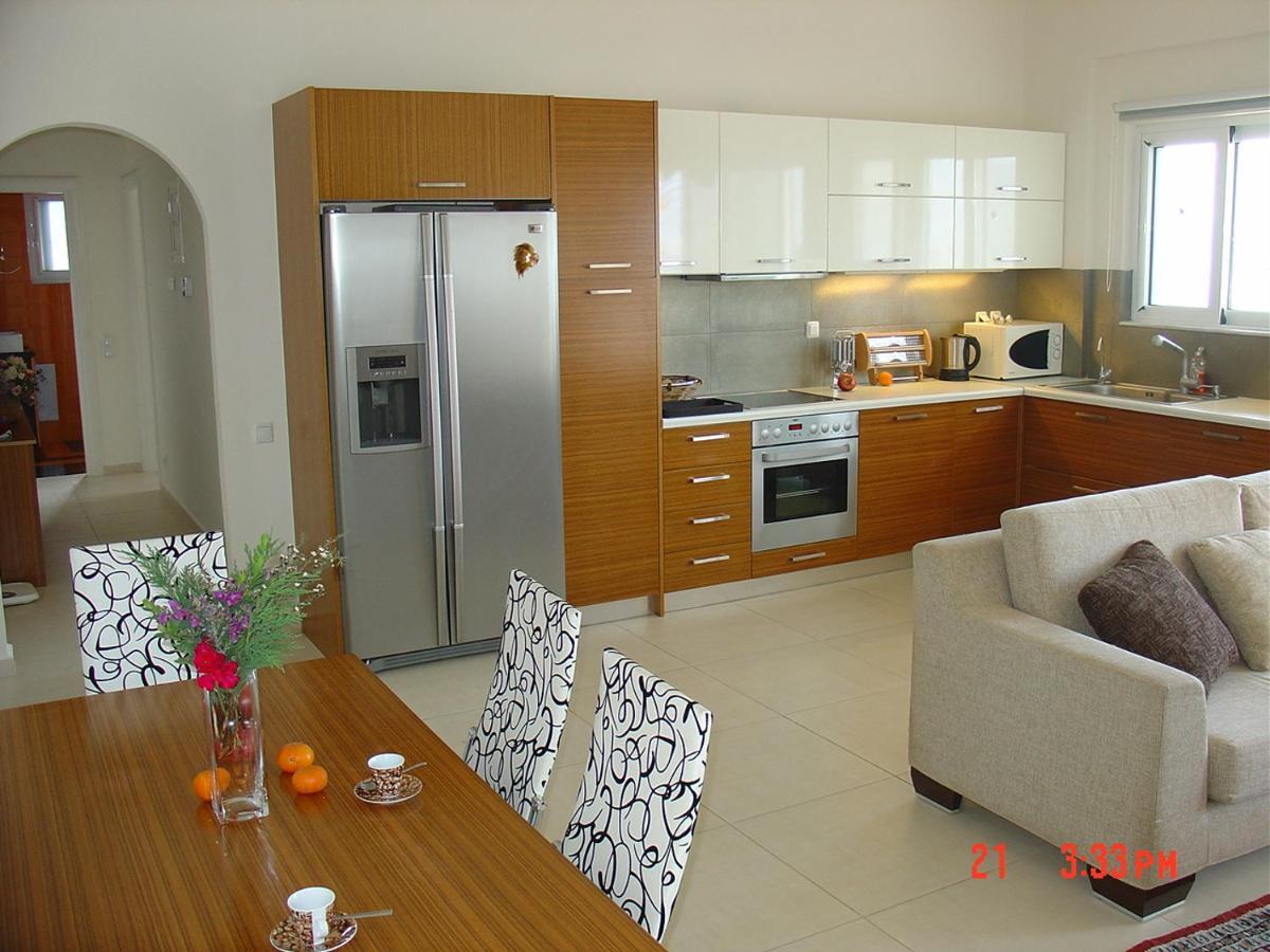Verga First Floor Apartment ภายนอก รูปภาพ